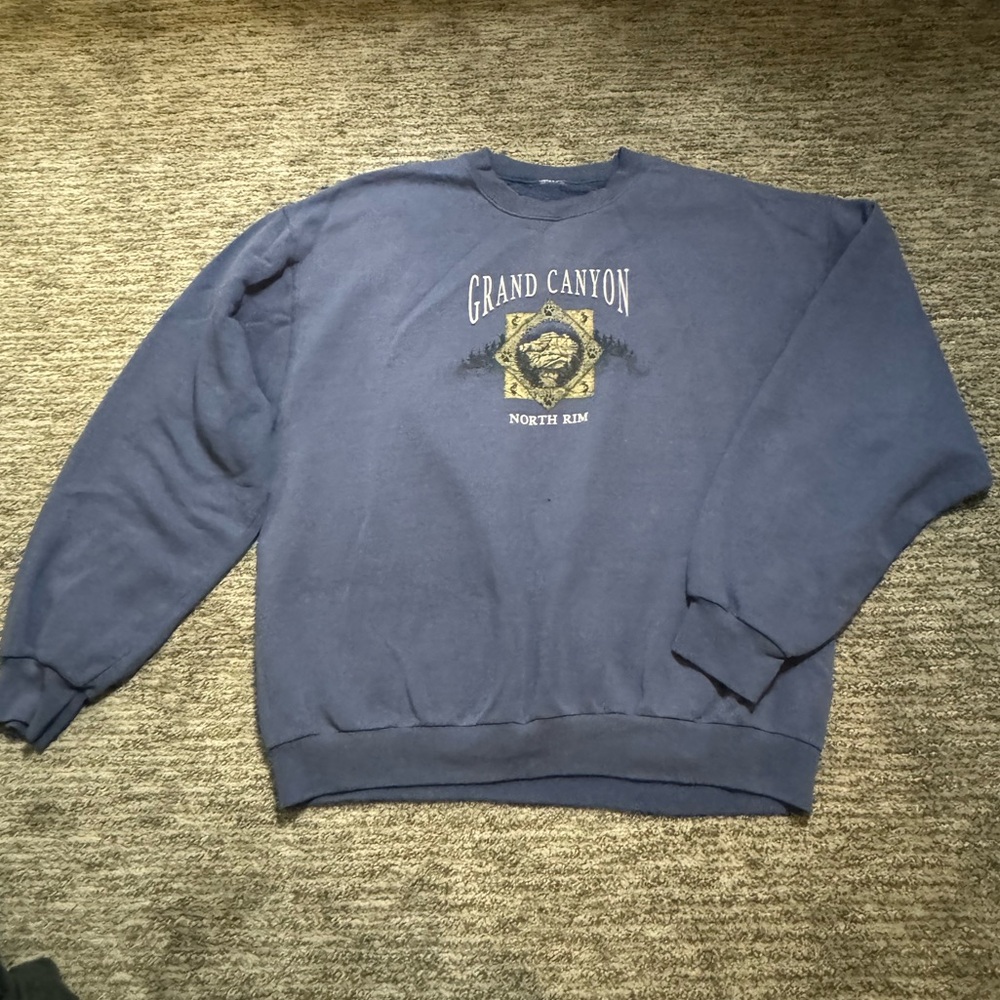 Vintage unisex crewneck!